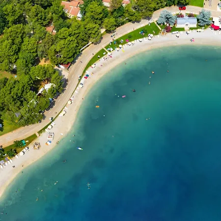 Stella Plava Laguna アパート ウマグ